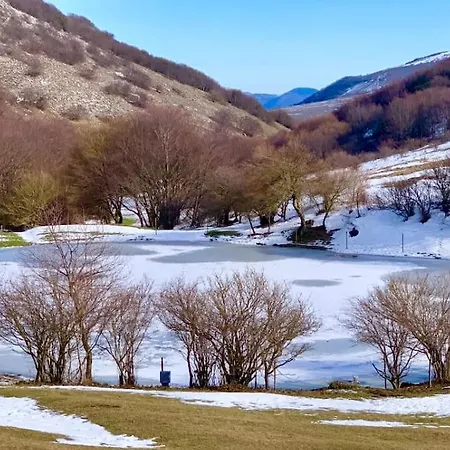 Gubbio-gualdo Tadino Incantevole Mansarda Con Terrazza Lägenhet Gualdo Tadino